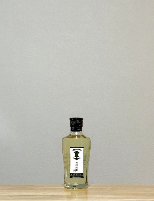 画像1: 黒松剣菱（くろまつけんびし）　山廃本醸造　ガラス瓶　180ml　 (1)